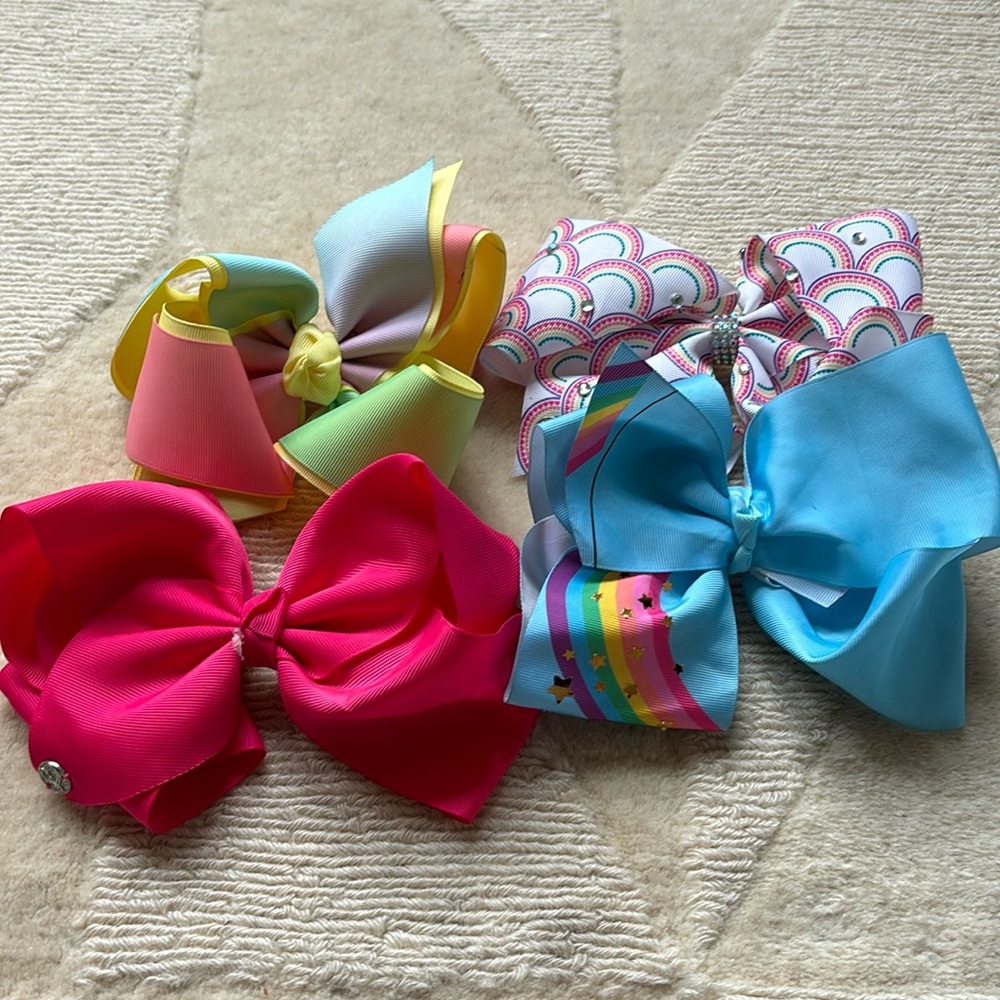 4 Hair Bows